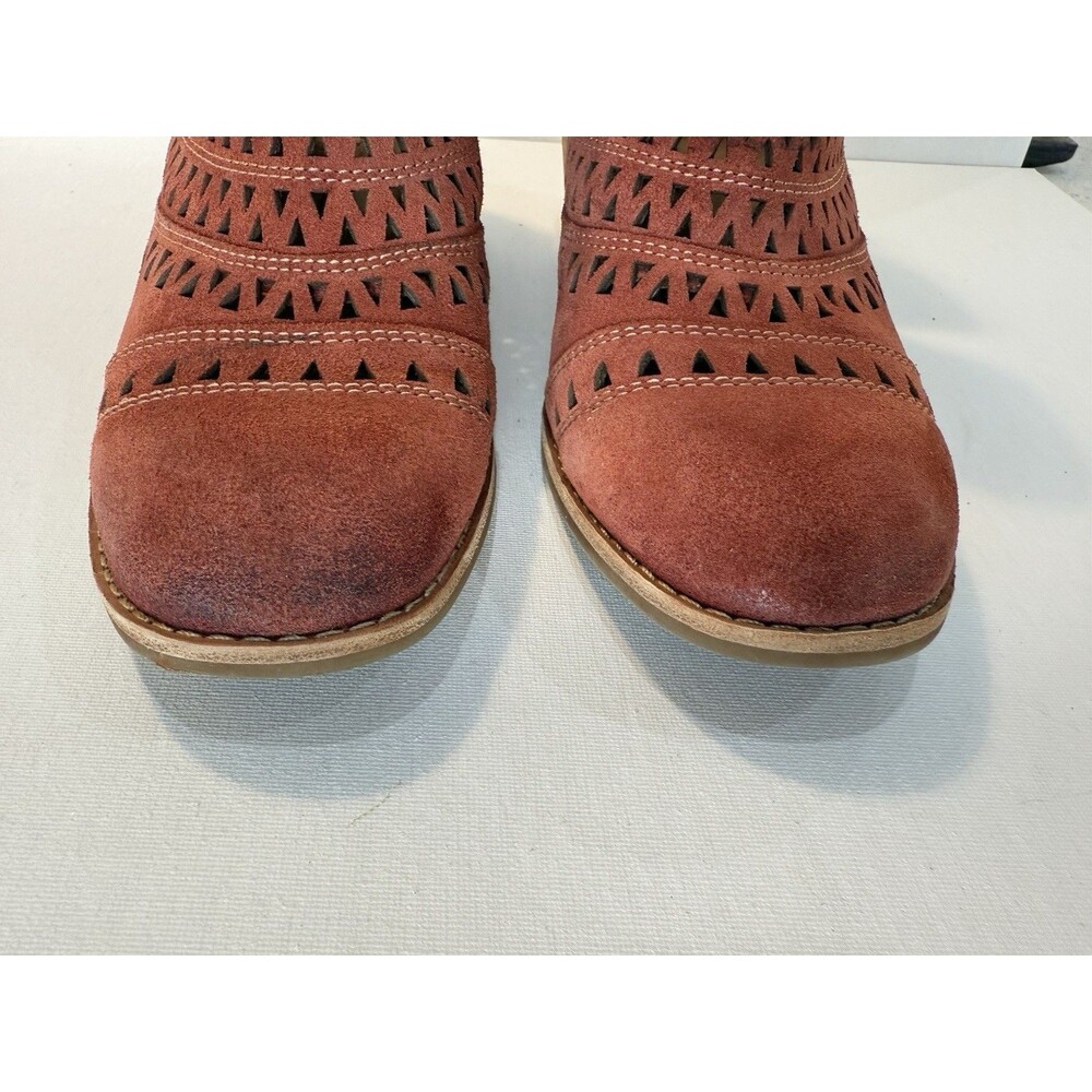 Sofft Bristow Boot Women's Size 8.5 Coral Red Suede Distressed Perforated Bootie - Picture 10 of 12